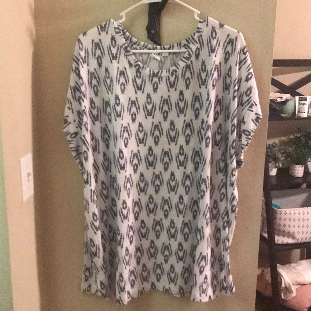 Short sleeved patterned shirt